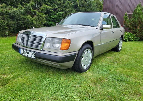 Mercedes-Benz W124 (1984-1993) cena 28000 przebieg: 424000, rok produkcji 1992 z Jastrowie małe 301